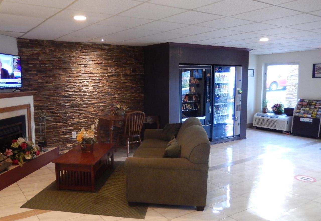 Red Roof Inn Harrisonburg - University Area Екстериор снимка