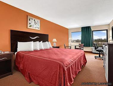 Red Roof Inn Harrisonburg - University Area Екстериор снимка